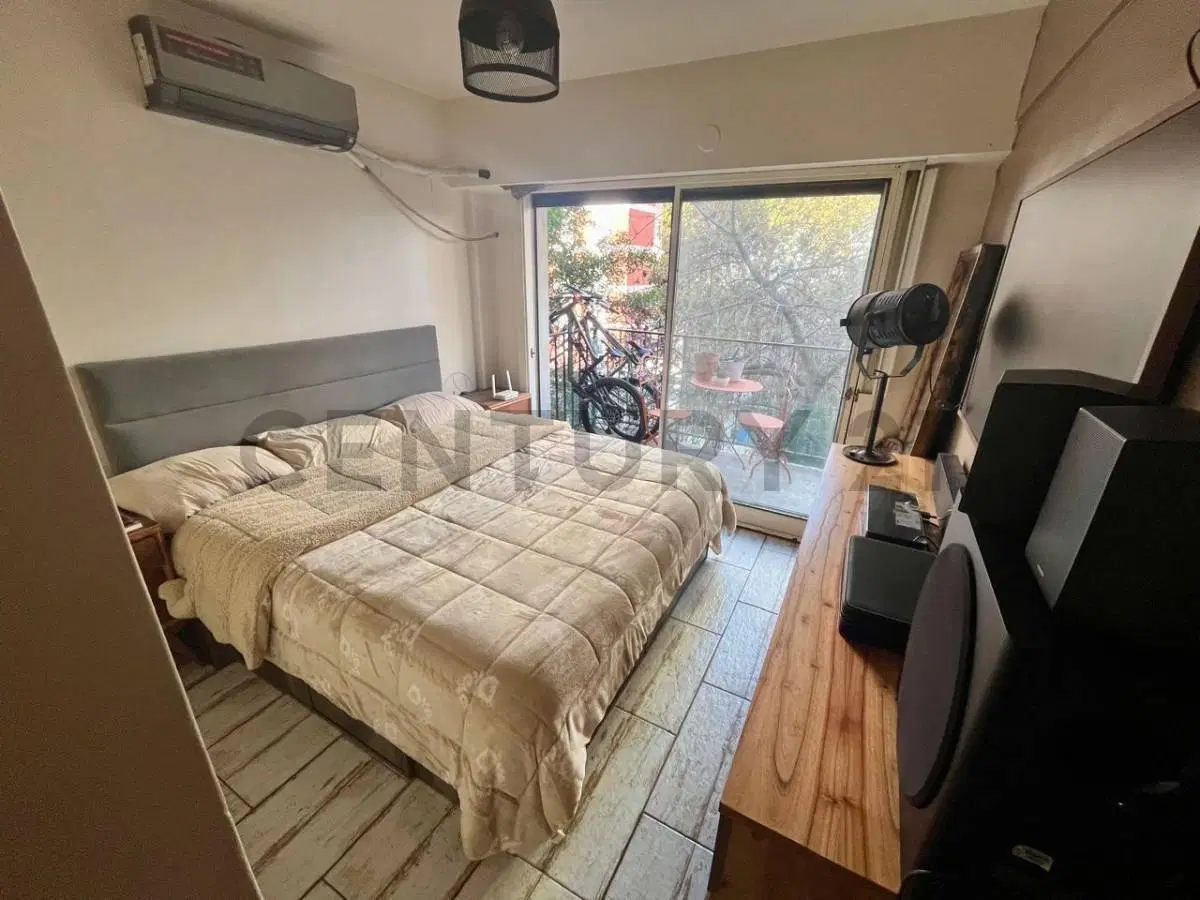 Departamento 2 ambientes refaccionado - Balcón a la calle - Caballito Sur 3