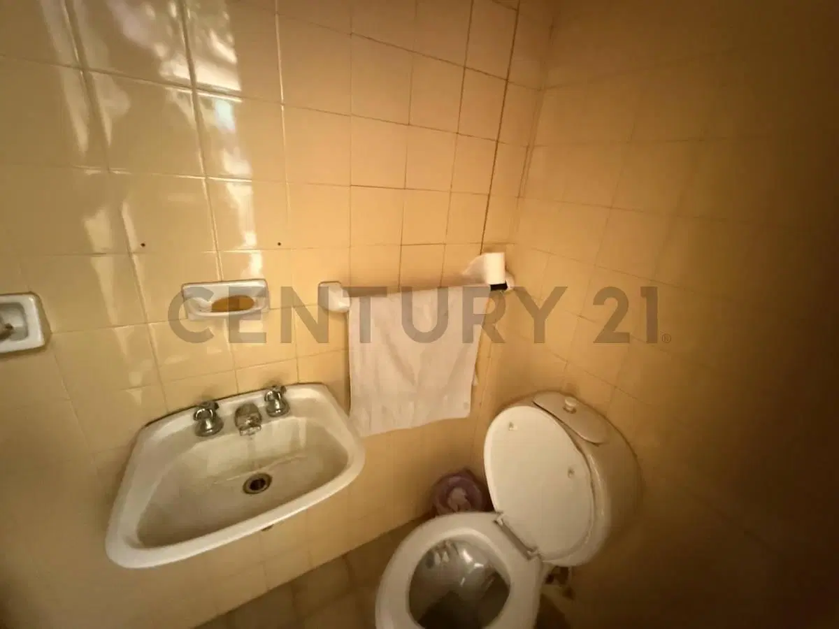 Excelente PH  entrada independiente de 4 ambientes con patio y cochera cubierta– Apto Crédito – Sin 3
