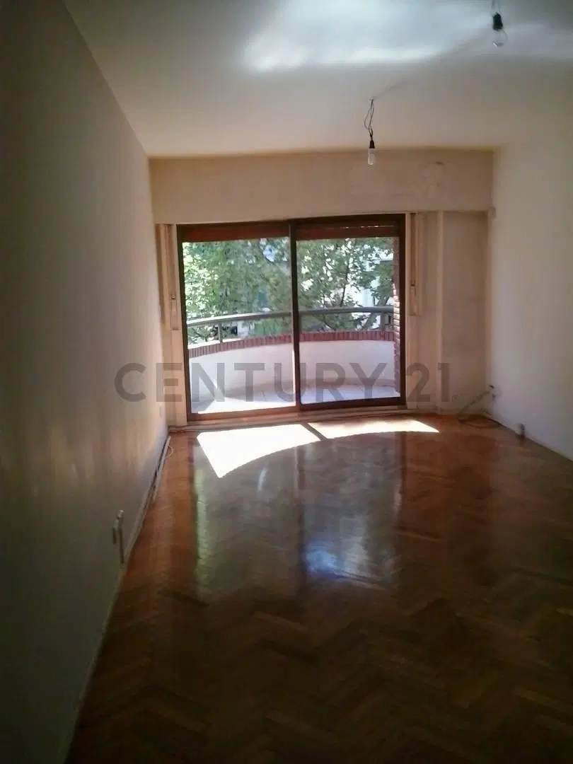 Excelente 2 ambientes al frente con balcon y cochera en Caballito 3