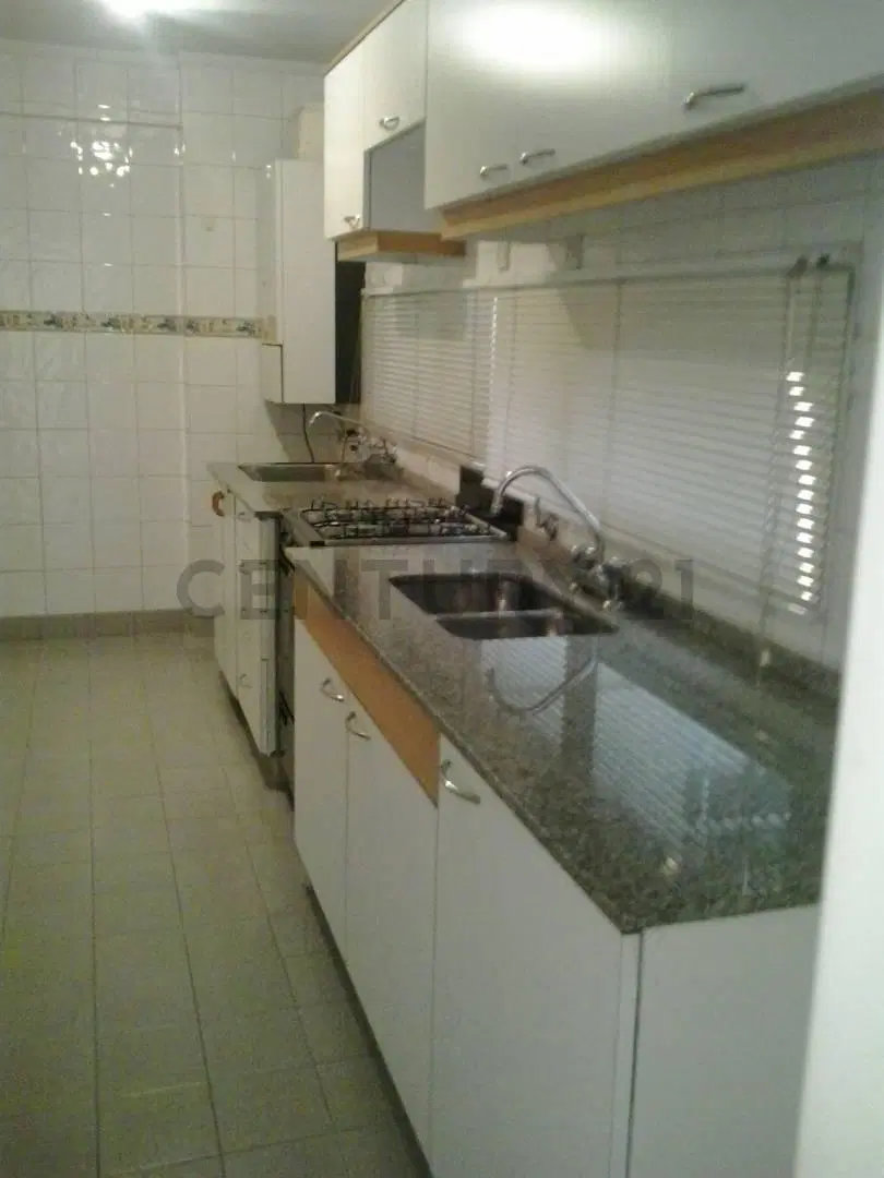 Excelente 2 ambientes al frente con balcon y cochera en Caballito 4
