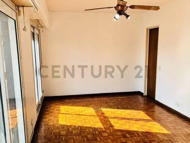 Venta Departamento 3 Ambientes con Balcón al Frente y Doble Espacio Guardacoche en Balvanera 3