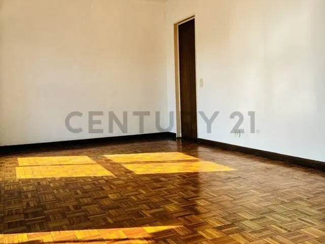 Venta Departamento 3 Ambientes con Balcón al Frente y Doble Espacio Guardacoche en Balvanera 2