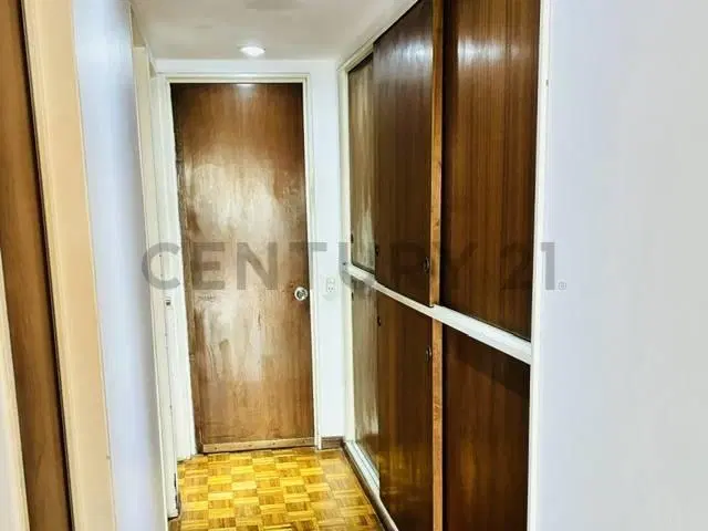 Venta Departamento 3 Ambientes con Balcón al Frente y Doble Espacio Guardacoche en Balvanera 5