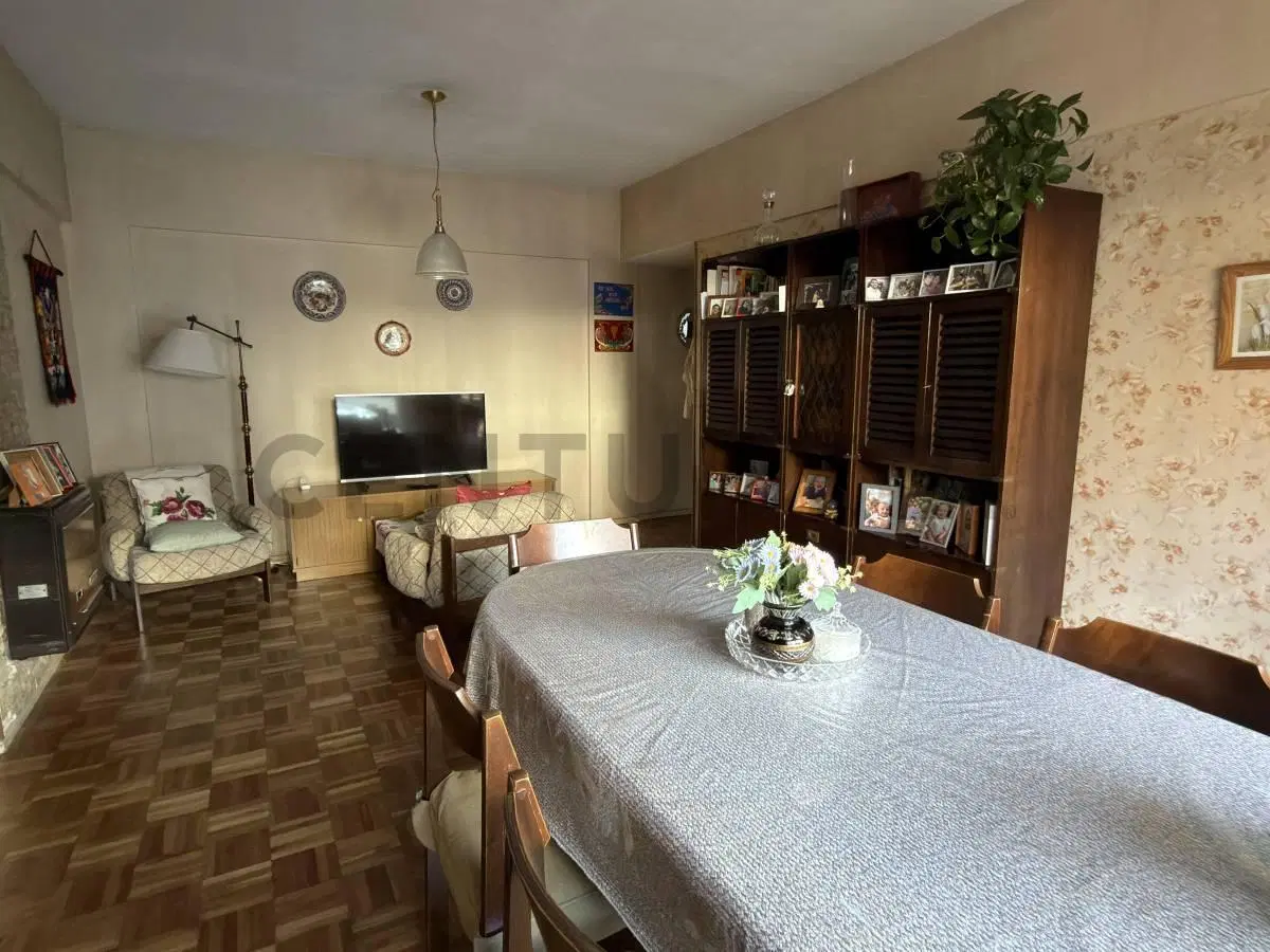 Coghlan - Departamento 4 ambientes al frente con balcón y 2 baños. 3
