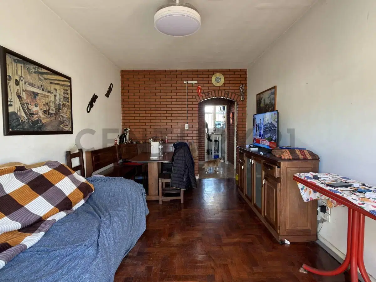 Villa Devoto- Departamento 3 ambientes al frente con balcón.- 3