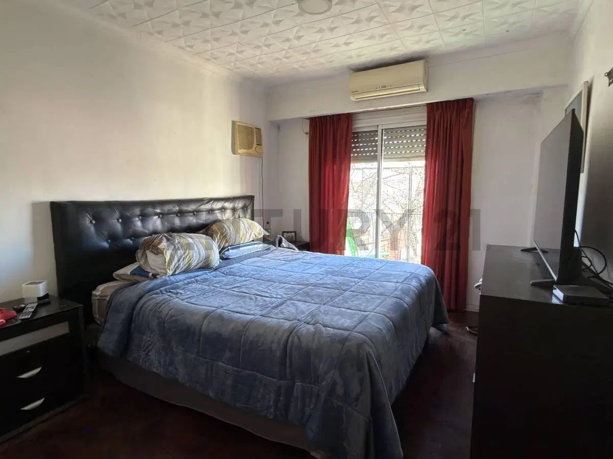 Villa Devoto- Departamento 3 ambientes al frente con balcón.- 8