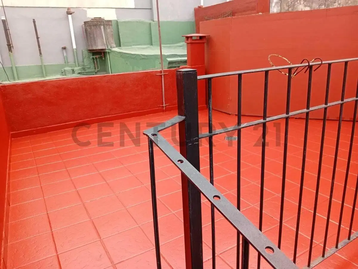 Excelente Ph de 2 ambientes SIN expensas con Patio y Terraza 1