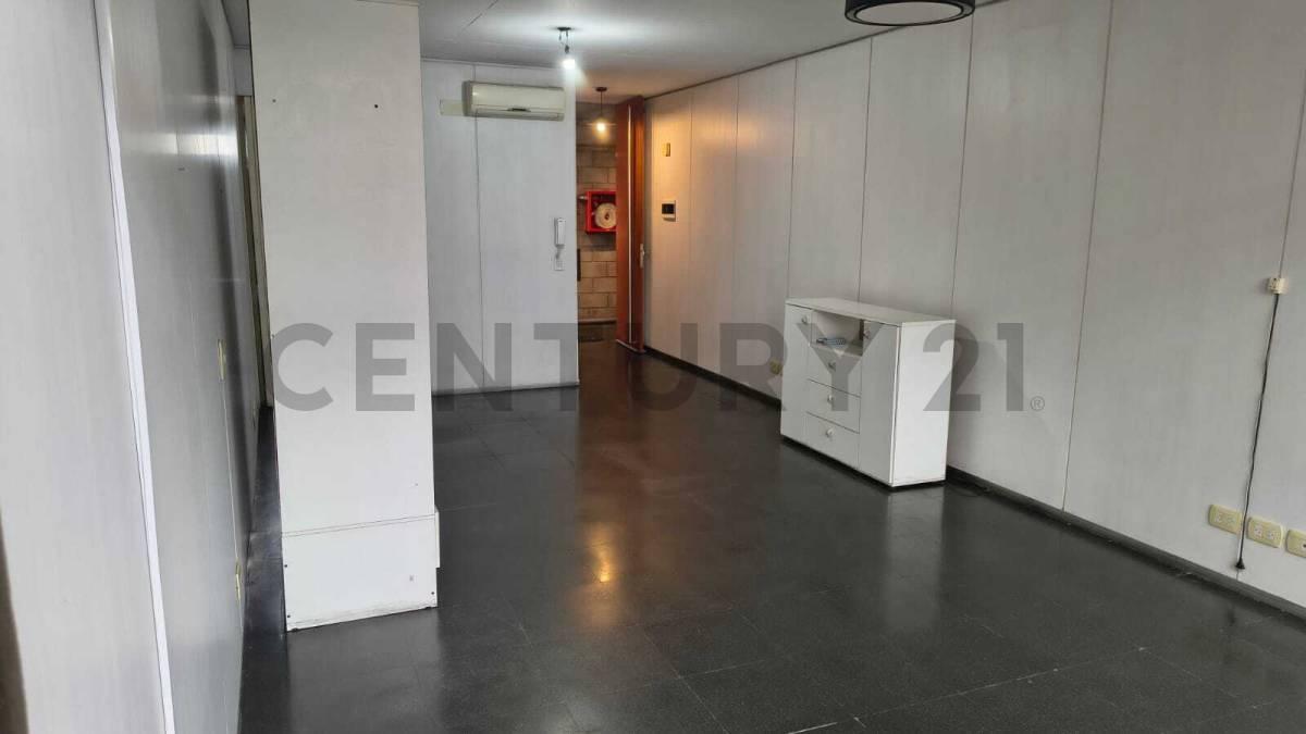 Foto de Departamento Monoambiente en Alquiler - Monte Castro, imagen 1