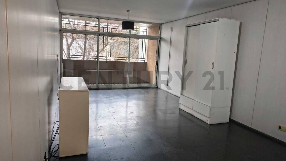 Foto de Departamento Monoambiente en Alquiler - Monte Castro, imagen 2