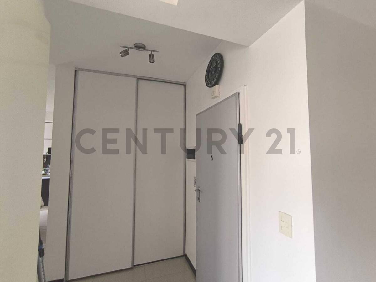 Foto de EXCELENTE MONOAMBIENTE DIV/ AL FRENTE , GARAJE CUBTO., BALCÓN Y TERRAZA, imagen 2