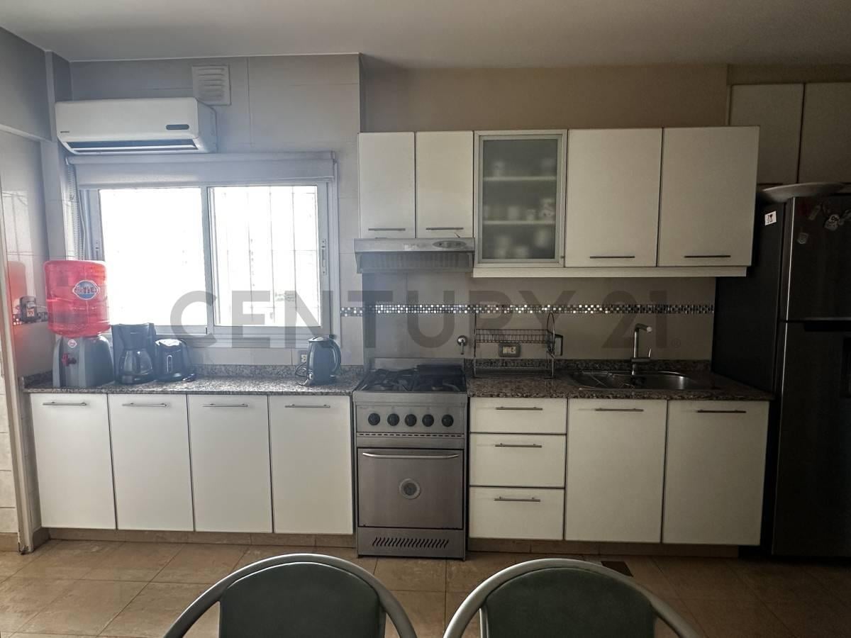 Foto de Alquiler - Semipiso 4 amb. contrafrente c/balcón y palier privado en, imagen 3