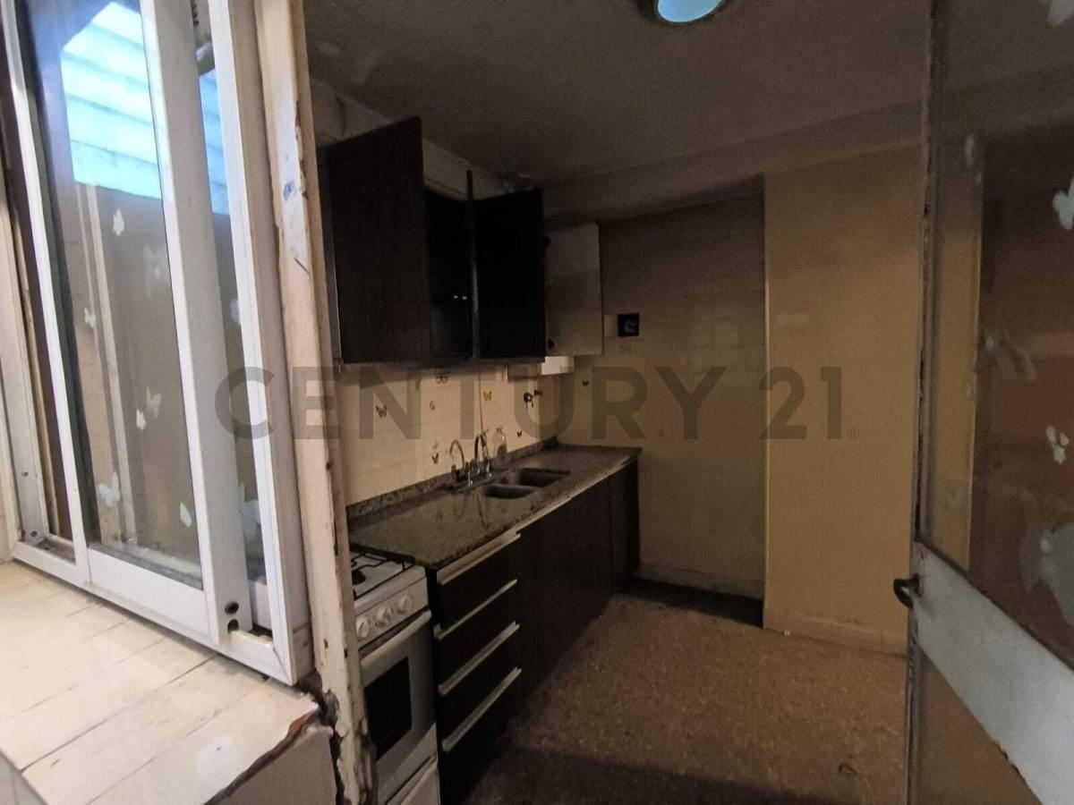 Foto de ALQUILER OFICINA 2 AMBIENTES, PATIO Y COCHERA – VILLA DEVOTO, imagen 2