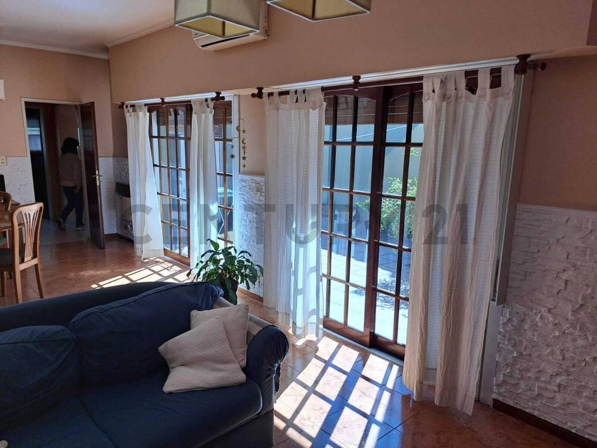Foto de CASA 4 AMBIENTES CON JARDÍN, PATIO, PARRILLA Y TERRAZA – EXCELENTE, imagen 4