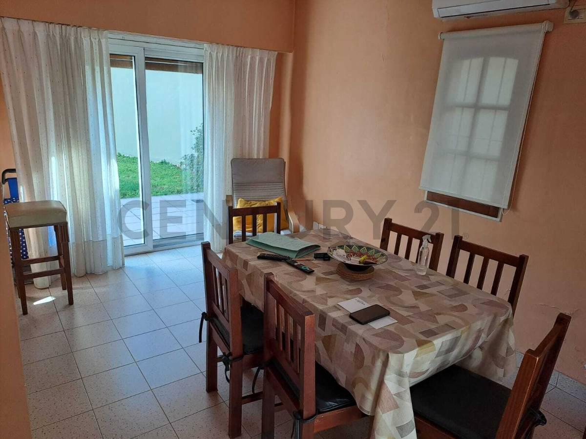 Foto de CASA 4 AMBIENTES CON JARDÍN, PATIO, PARRILLA Y TERRAZA – EXCELENTE, imagen 2