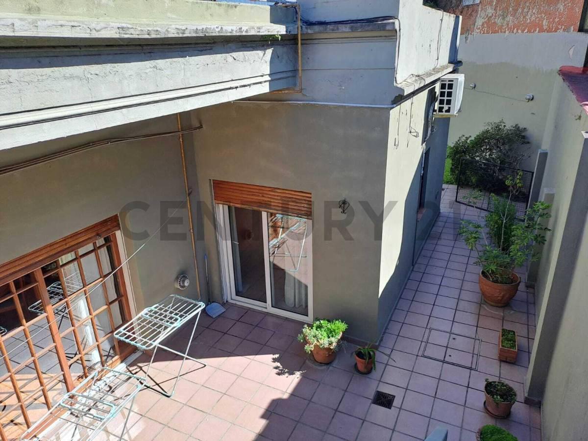 Foto de CASA 4 AMBIENTES CON JARDÍN, PATIO, PARRILLA Y TERRAZA – EXCELENTE, imagen 3