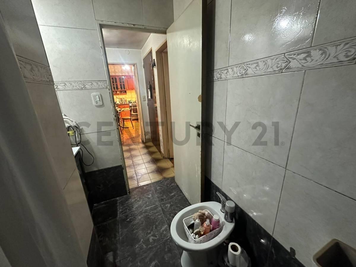 Foto de PH 3 ambientes a refaccionar en venta con cochera y terraza - Monte, imagen 5