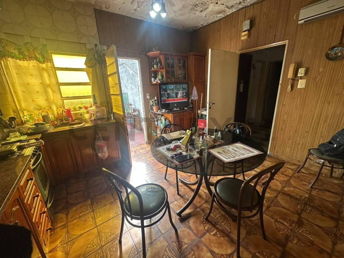 Foto de PH 3 ambientes a refaccionar en venta con cochera y terraza - Monte, imagen 3