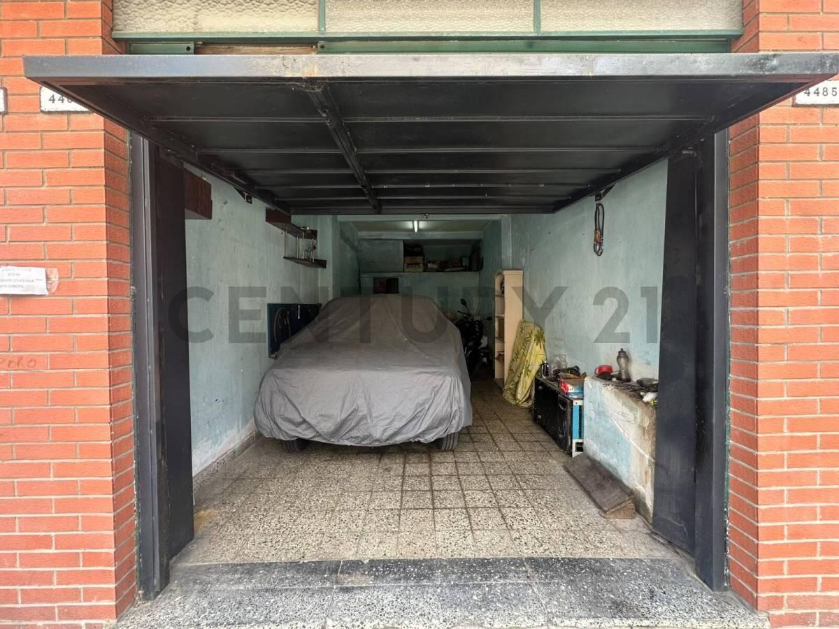 Foto de PH 3 ambientes a refaccionar en venta con cochera y terraza - Monte, imagen 2