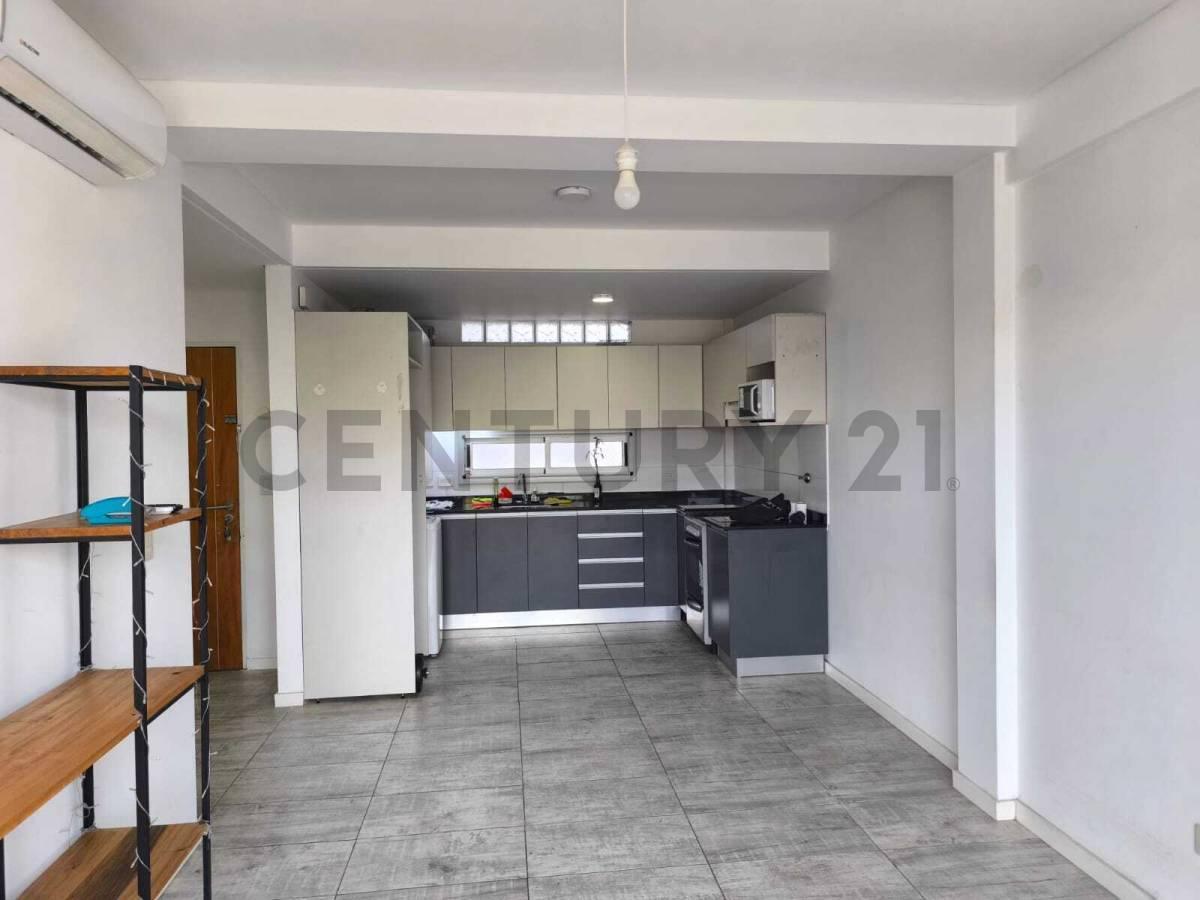 Foto de Alquiler 3 ambientes con balcón – Villa del Parque, imagen 2