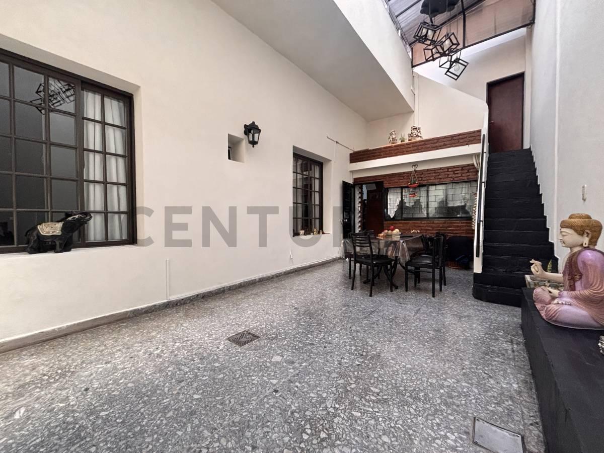 Foto de Casa 5 Amb. c/ Terraza y Cochera y local Comercial- Villa del Parque, imagen 1