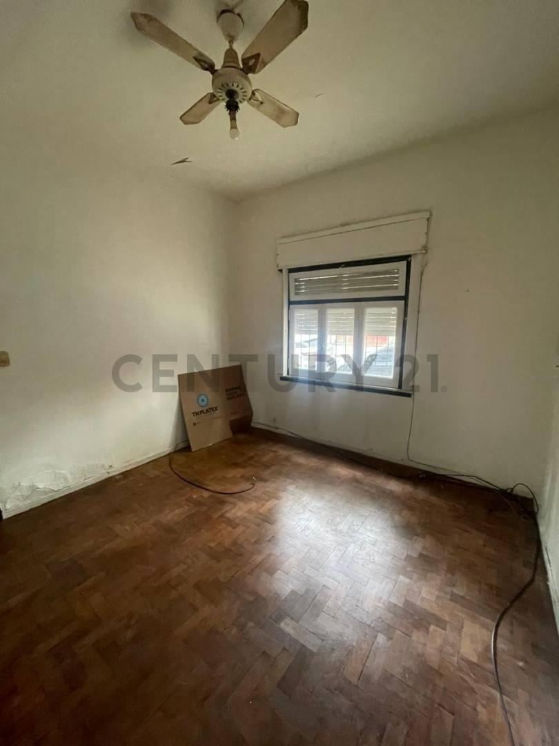Foto de PH 2 AMBIENTES Y MEDIO AL FRENTE SIN EXPENSAS – APTO CRÉDITO – PLAZA, imagen 2