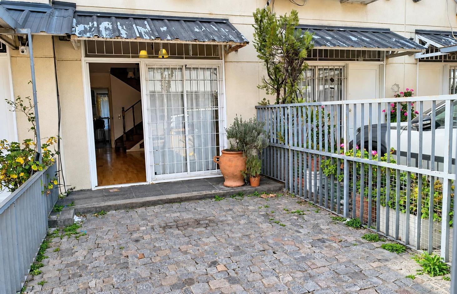Foto de PH EN DÚPLEX 3 AMBIENTES AL FRENTE CON JARDÍN AL FONDO – VILLA REAL, imagen 2