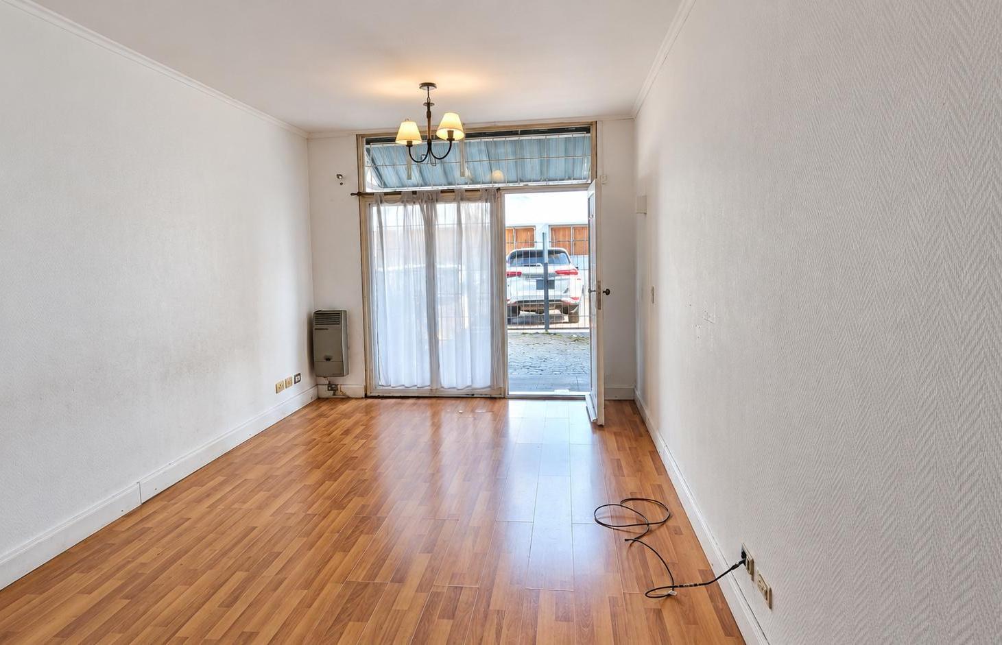 Foto de PH EN DÚPLEX 3 AMBIENTES AL FRENTE CON JARDÍN AL FONDO – VILLA REAL, imagen 3