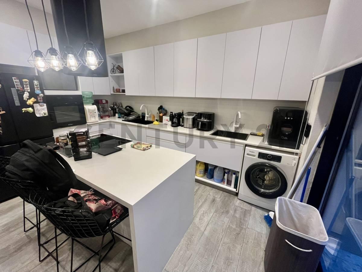 Foto de PH tipo casa riciclado a nuevo - Sin expensas - San Cristobal, imagen 2