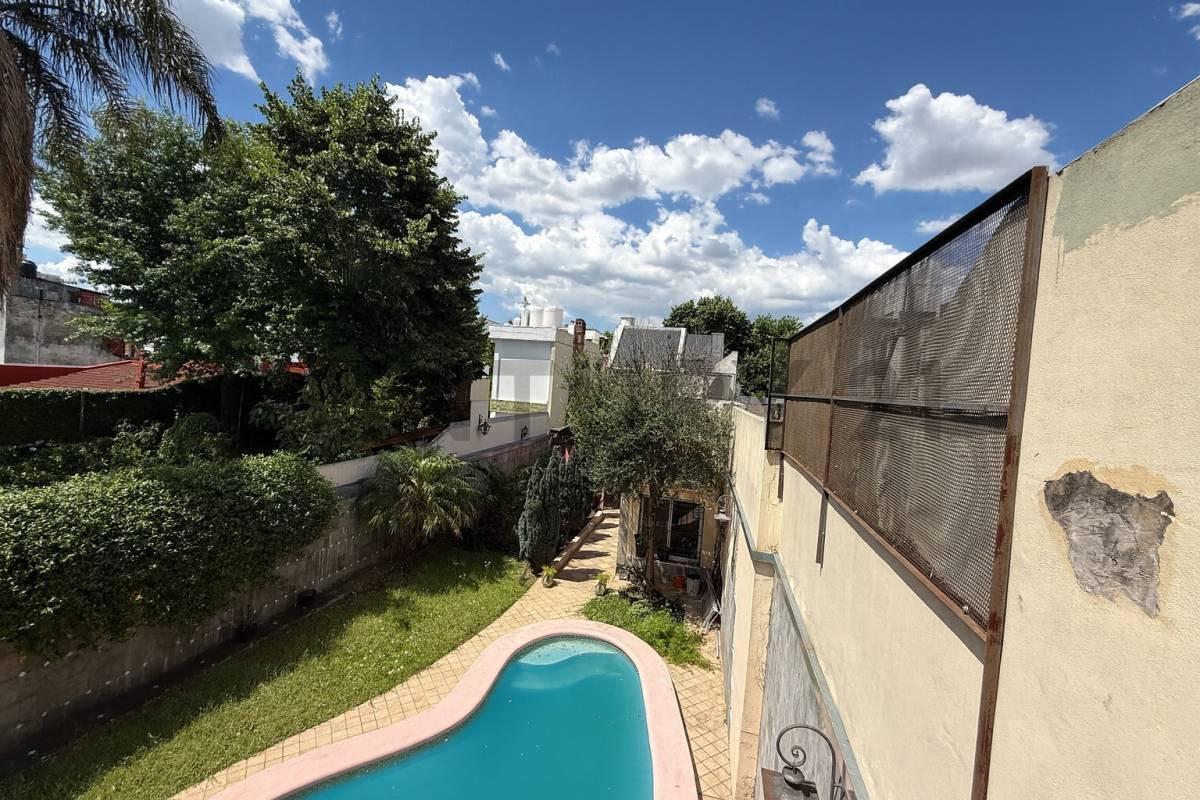Foto de Impresionante! Casa de 5 ambientes con dependencia, fondo, pileta, imagen 3