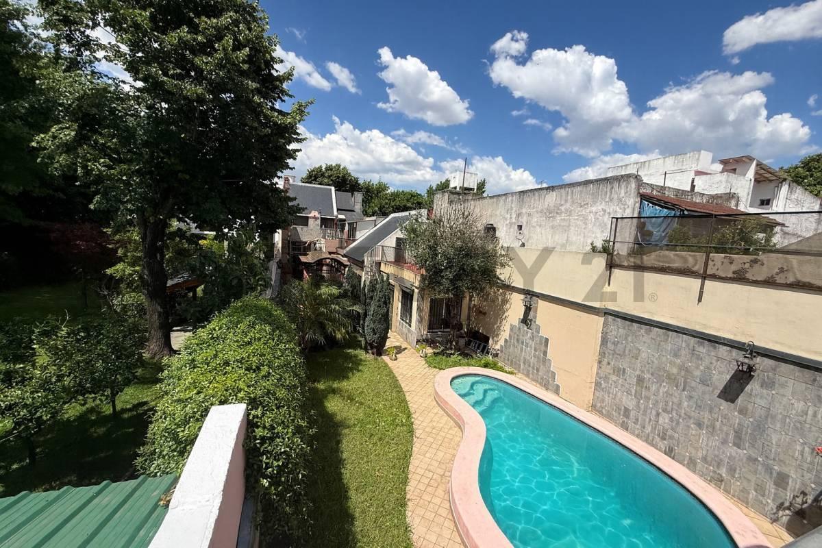 Foto de Impresionante! Casa de 5 ambientes con dependencia, fondo, pileta, imagen 1
