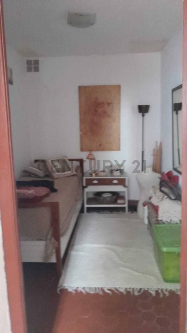 Foto de CASA 4 AMBIENTES EN VENTA – A 200 MTS DE PLAZA IRLANDA – EXCELENTE, imagen 4