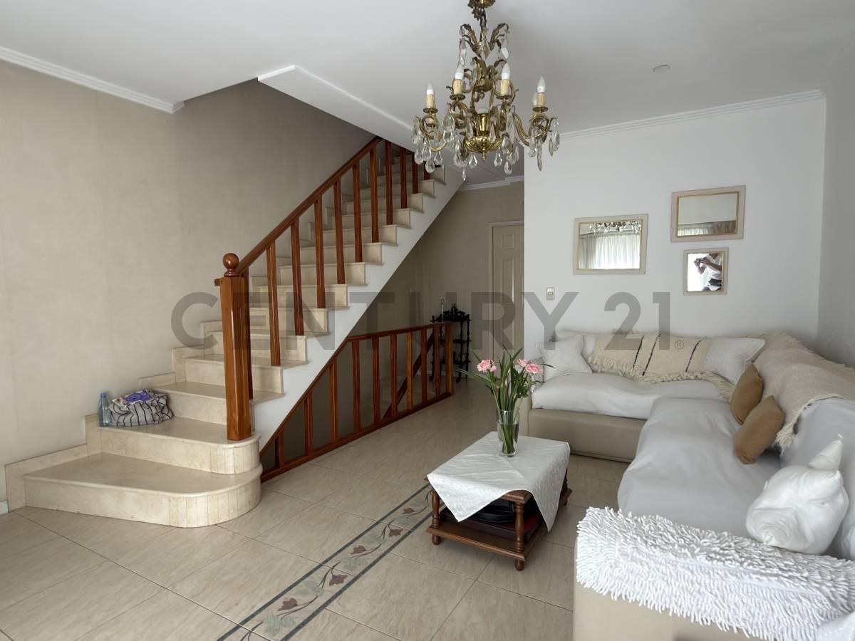 Foto de V. Devoto- Triplex 4 amb. con garage, dormitorio en suite y jardin-, imagen 3