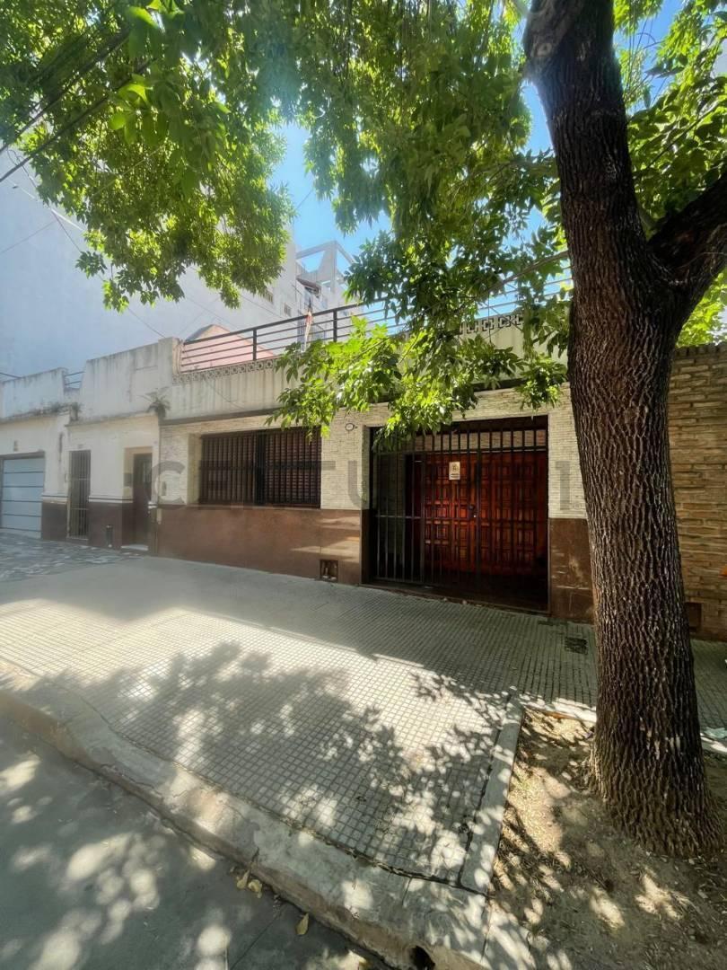 Foto de Casa en Venta sobre Lote propio en Flores Norte - Excelente potencial, imagen 1