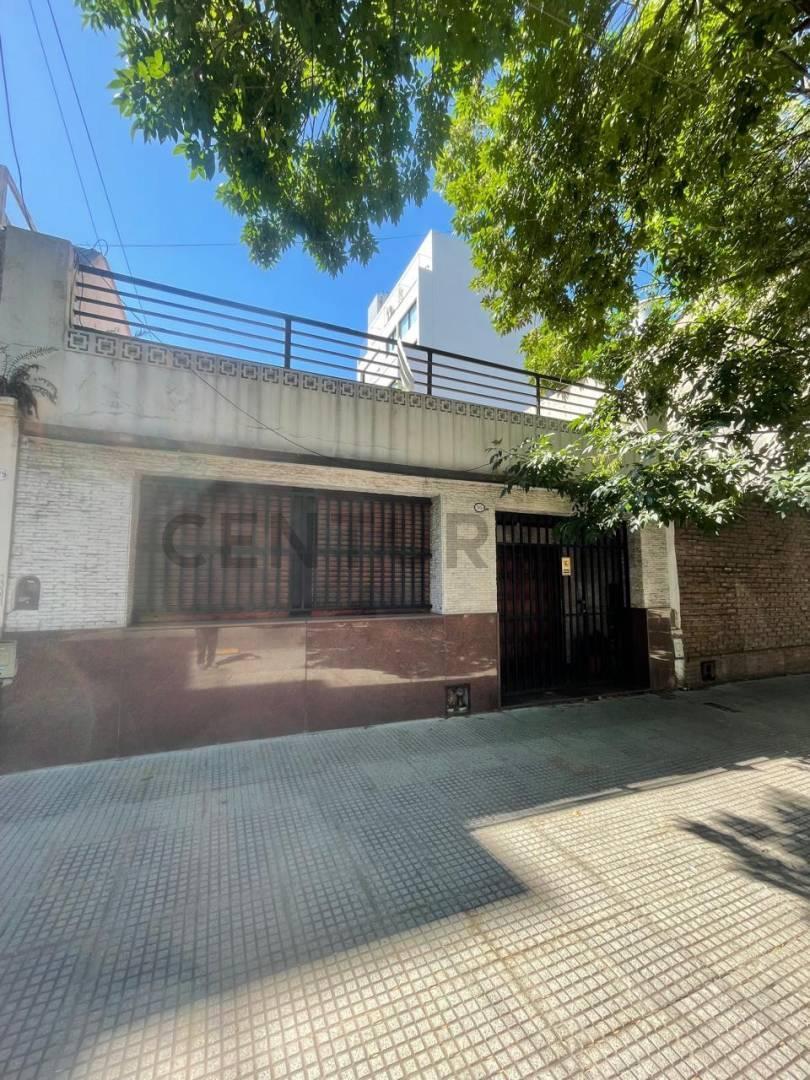 Foto de Casa en Venta sobre Lote propio en Flores Norte - Excelente potencial, imagen 2