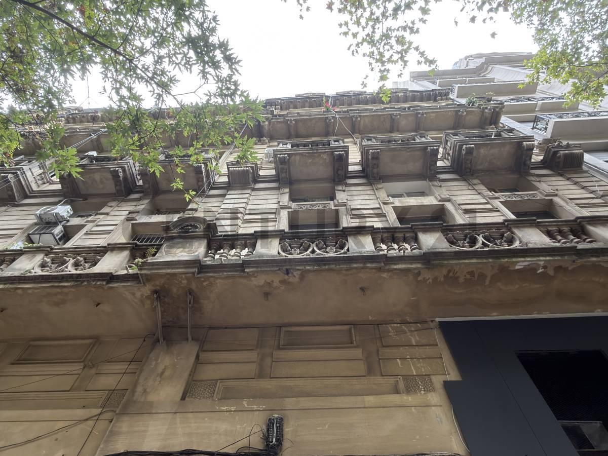 Foto de Depto 2 ambientes al frente con balcon- Edificio Historico-, imagen 2