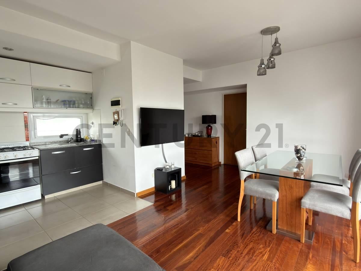 Foto de Villa del Parque- Semipiso 2 ambientes contrafrente c/balcon, parrilla, imagen 1
