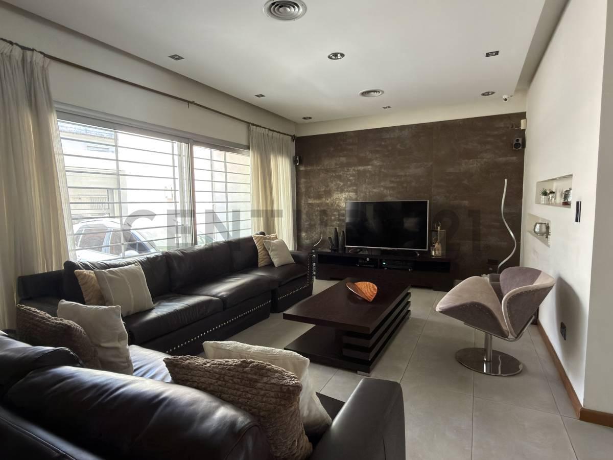 Foto de Villa del Parque-Casa de 5 ambientes con ascensor, patio, piscina, imagen 5