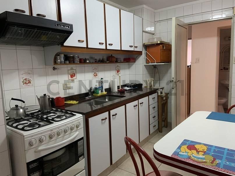 Foto de Hermoso depto de 4 ambientes con balcón, patio y cochera en Venta en el, imagen 5