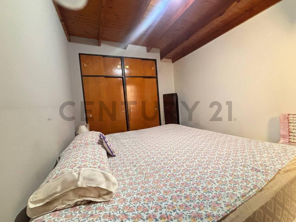 Foto de Casa 5 Amb. c/ Terraza y Cochera y local Comercial- Villa del Parque, imagen 1