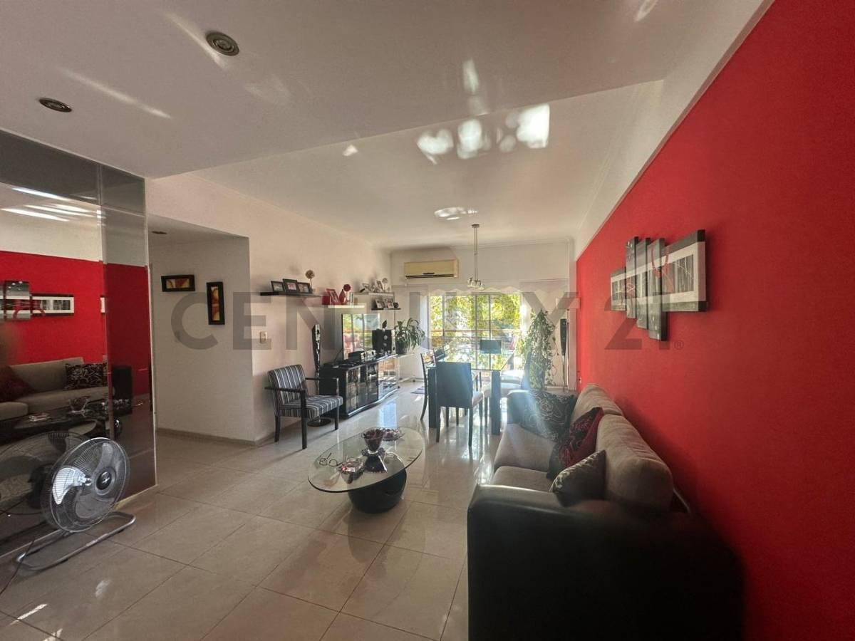 Foto de Excelente departamento 4 ambientes en venta al frente con doble cochera, imagen 2