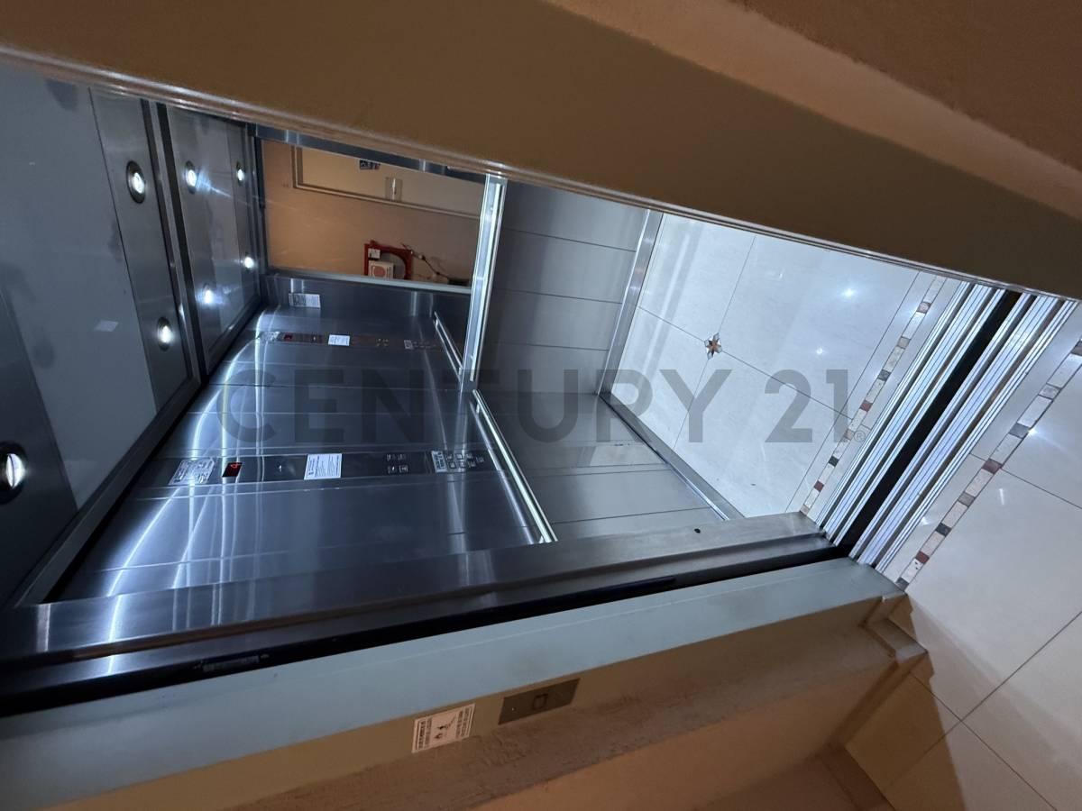 Foto de EXCLUSIVO SEMIPISO AL FRENTE | 2 AMBIENTES Y MEDIO | BALCÓN CON, imagen 3