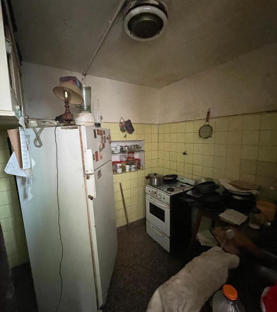 Foto de CASA 5 AMBIENTES CON LOCAL Y PATIO – LOTE 10 X 30 – VILLA GRAL. MITRE, imagen 3