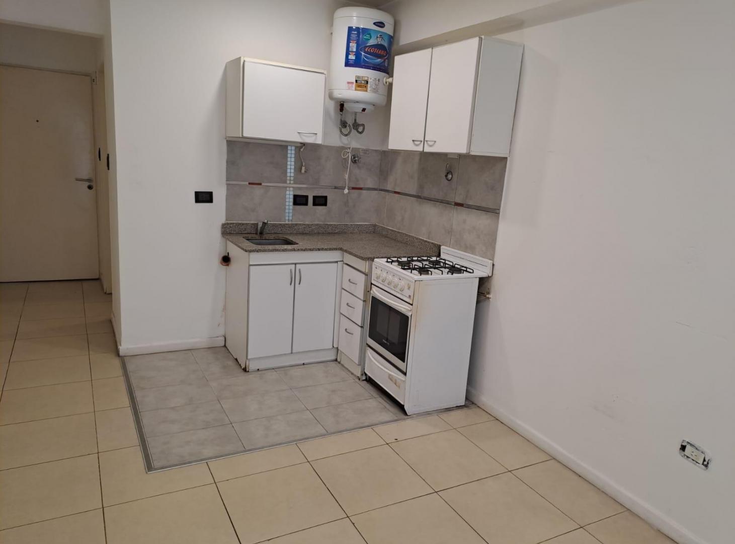 Foto de VENTA MONOAMBIENTE CON PATIO PROPIO – MONTE CASTRO, imagen 2