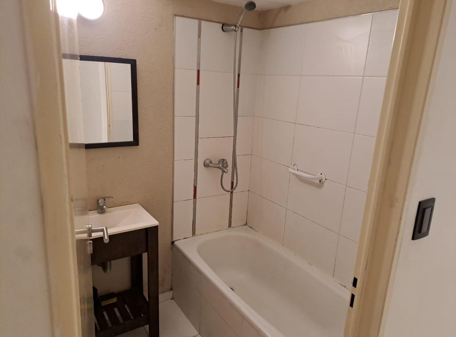 Foto de VENTA MONOAMBIENTE CON PATIO PROPIO – MONTE CASTRO, imagen 5