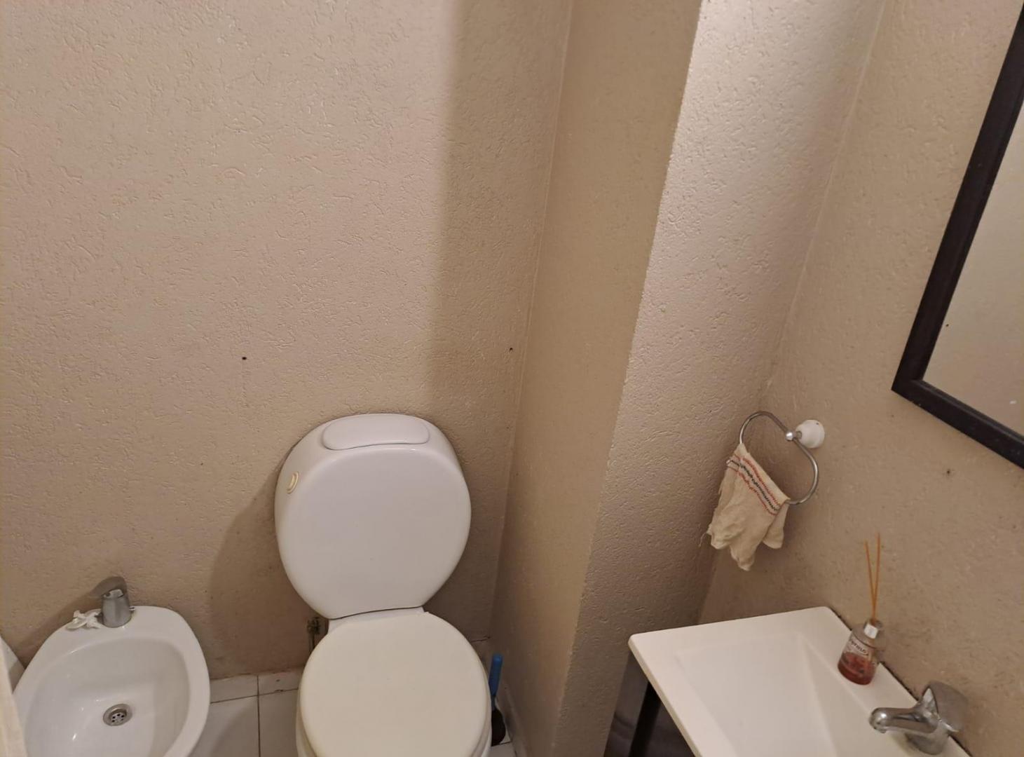 Foto de VENTA MONOAMBIENTE CON PATIO PROPIO – MONTE CASTRO, imagen 4