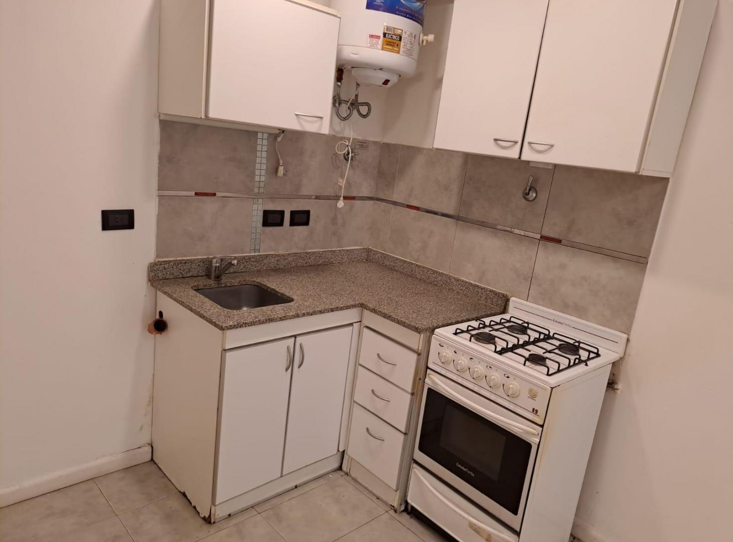 Foto de VENTA MONOAMBIENTE CON PATIO PROPIO – MONTE CASTRO, imagen 3