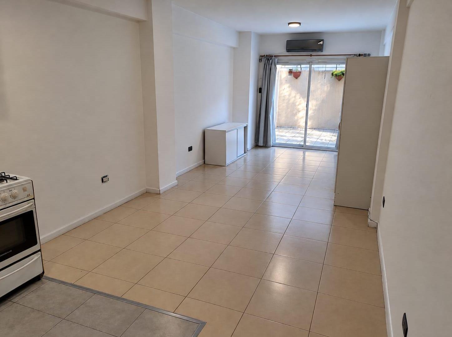 Foto de VENTA MONOAMBIENTE CON PATIO PROPIO – MONTE CASTRO, imagen 1