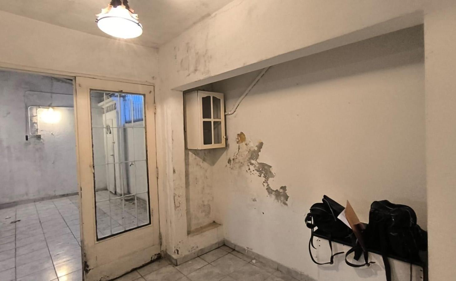 Foto de PH EN VENTA SIN EXPENSAS, A REFACCIONAR, CON PATIO – IDEAL INVERSOR, imagen 3