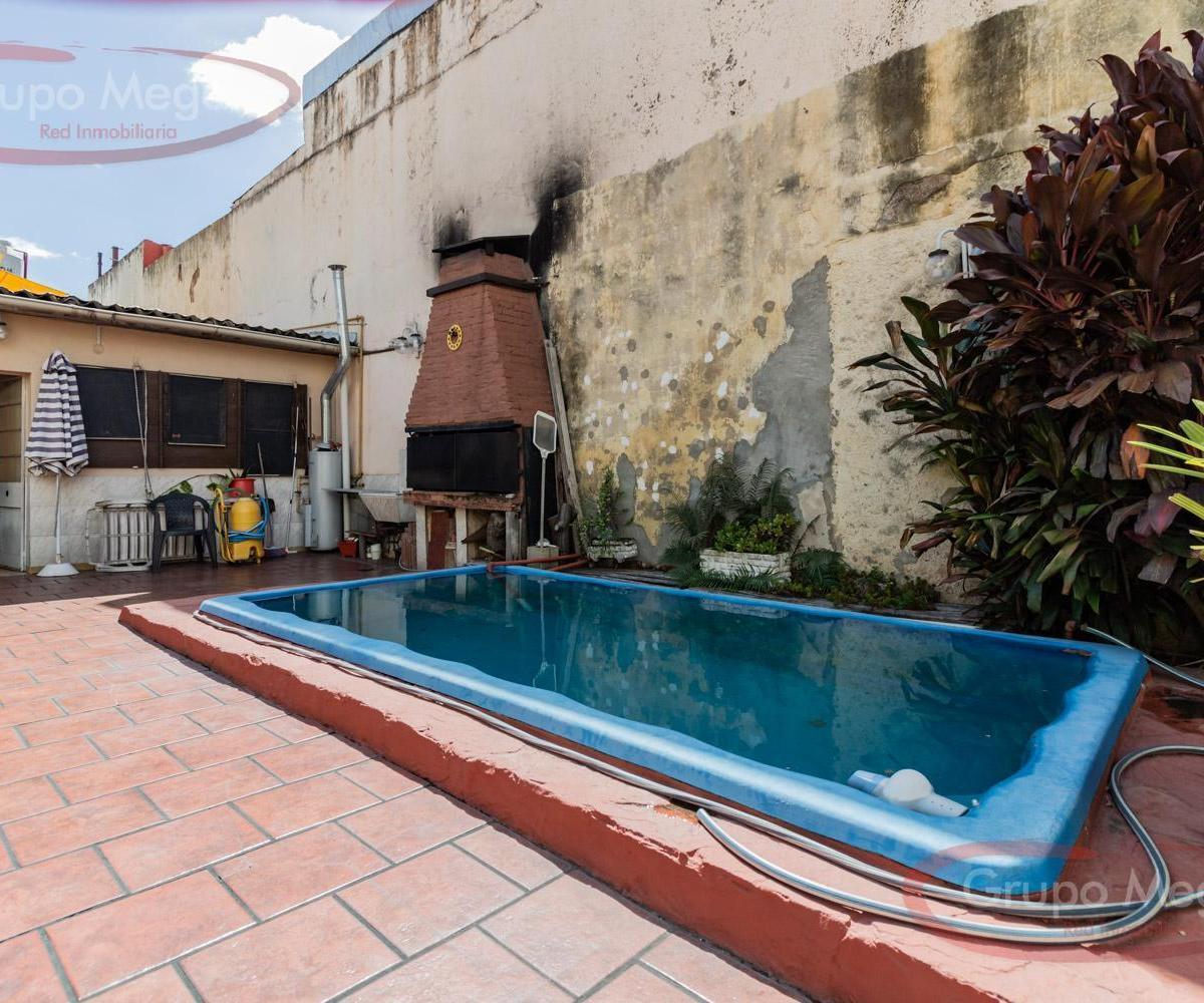 Cómoda Casa con Jardín, Piscina y Fondo 2