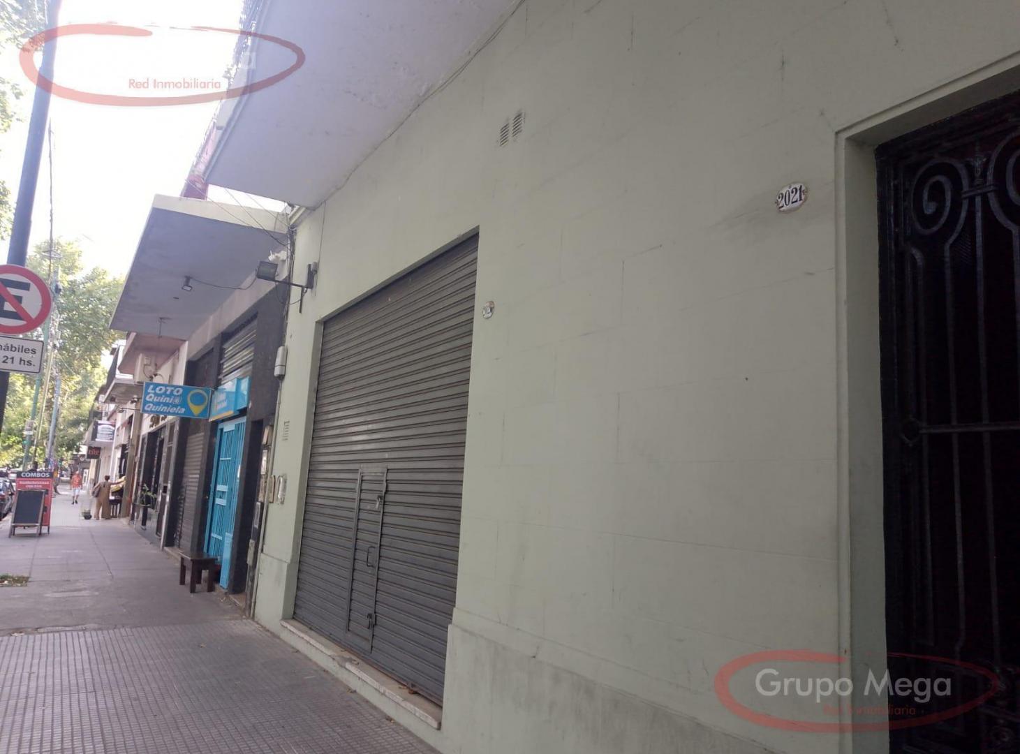 Local a la calle con baño impecable